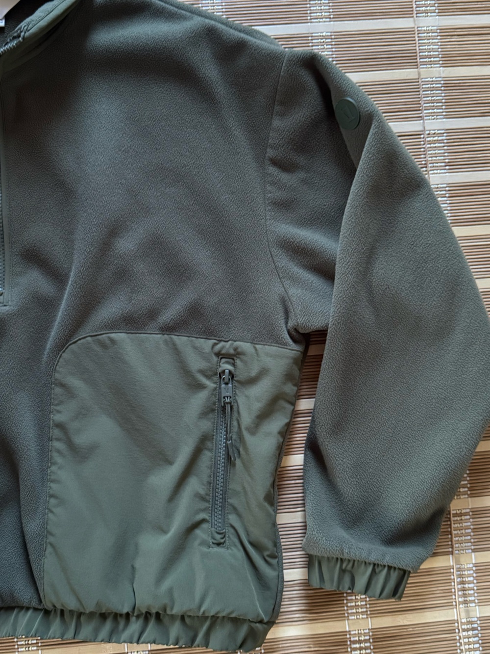 VUORI•ASPEN HALF ZIP•OLIVE•SIZE MEDIUM - Picture 9 of 14